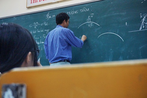 a-teacher-teaching-in-class