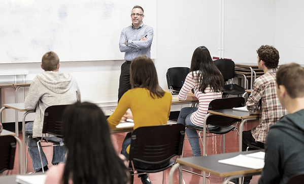 teacher-students-in-classroom