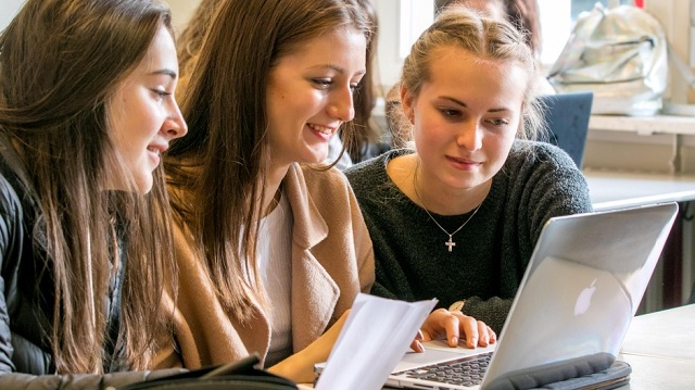 three-girl-students