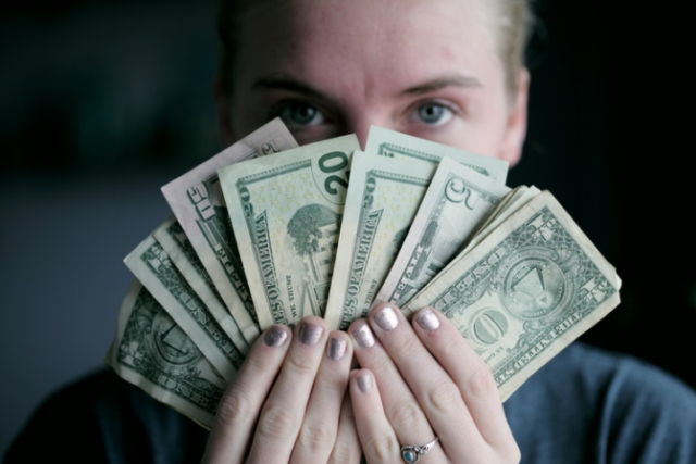 teenage-holding-banknotes